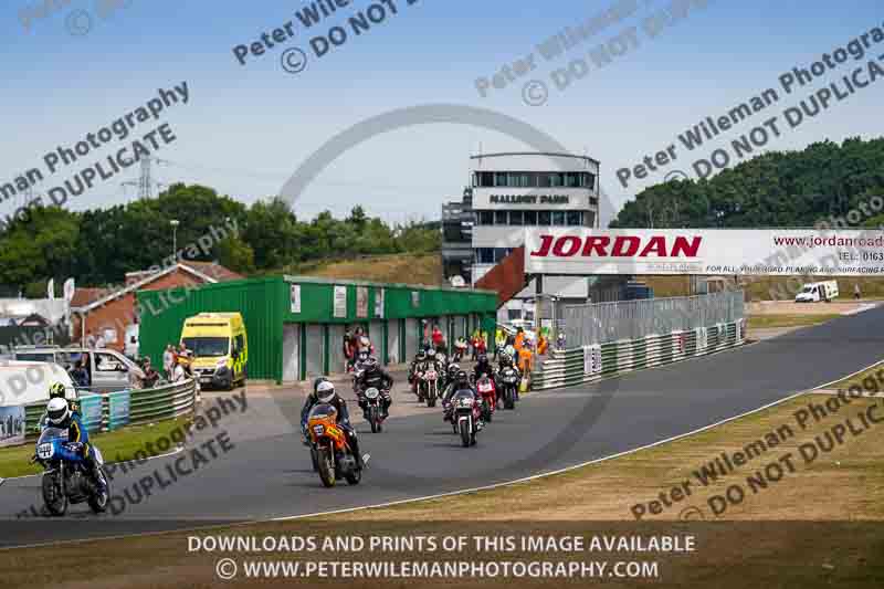 Vintage motorcycle club;eventdigitalimages;mallory park;mallory park trackday photographs;no limits trackdays;peter wileman photography;trackday digital images;trackday photos;vmcc festival 1000 bikes photographs